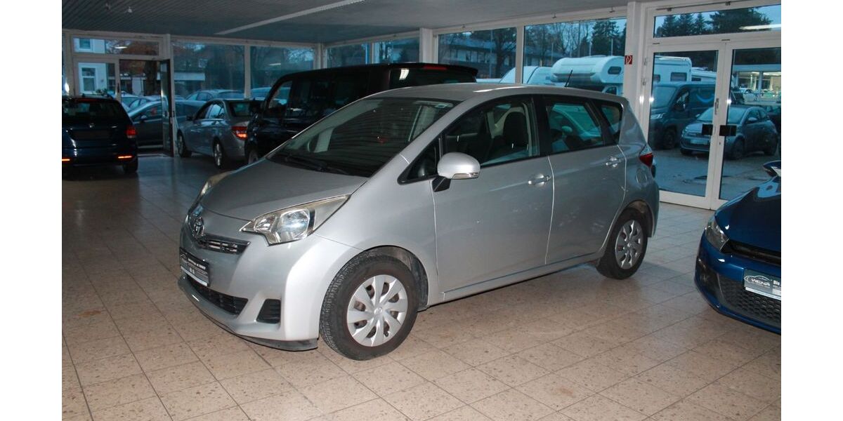 Toyota Verso-S 84.708 km 7.490 &euro; Bad Oldesloe 23843