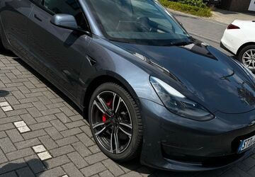 Tesla Model 3 80.000 km 31.900 &euro; Hamburg 21079