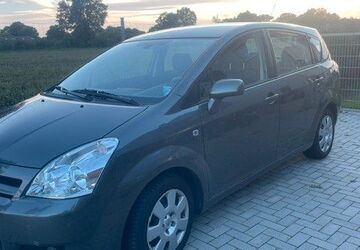 Toyota Corolla Verso 64.000 km 5.300 &euro; Seeth-Ekholt 25337
