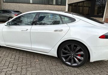 Tesla Model S 100.000 km 38.900 &euro; Barsbüttel 22885
